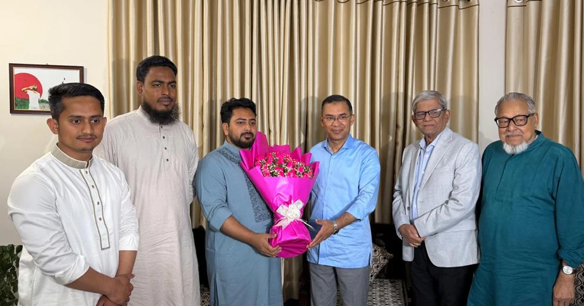 নাহিদ ইসলামের বাসায় তারেক রহমান