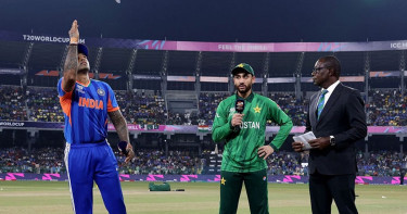 টসে জিতে বোলিংয়ে পাকিস্তান, শুরুতে আউট অভিষেক শর্মা