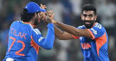 ৭ উইকেট হারিয়ে ঘোর বিপদে পাকিস্তান