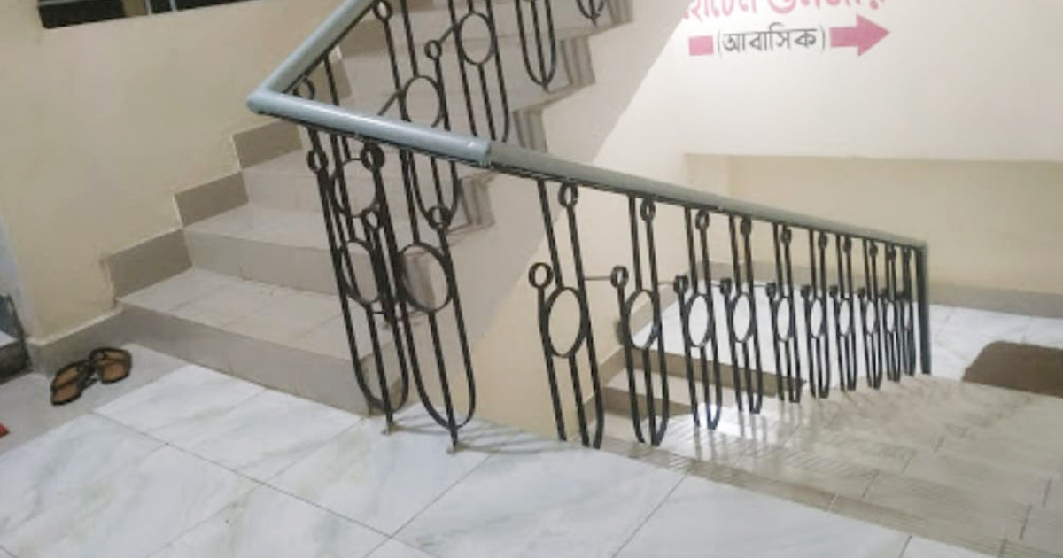 চট্টগ্রামে আবাসিক হোটেল থেকে ১০ তরুণ-তরুণী আটক