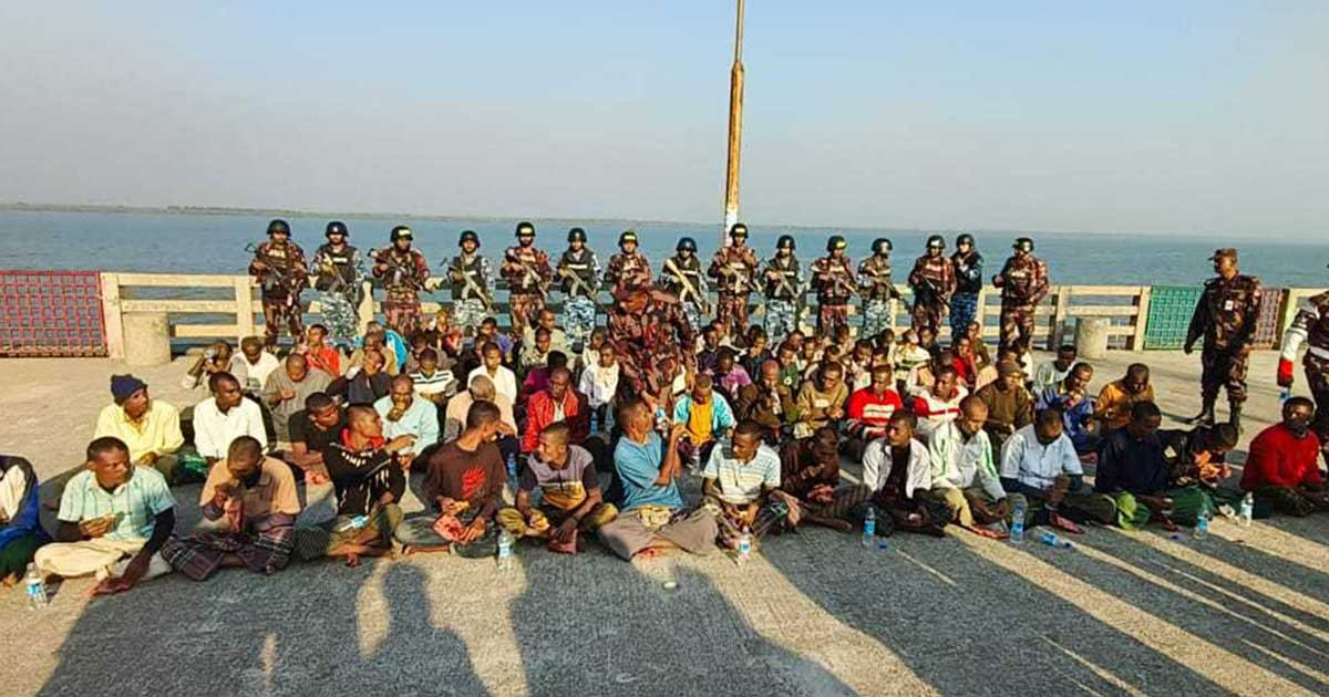 আরাকান আর্মির কবলে থাকা ৭৩ বাংলাদেশিকে ফিরিয়ে আনল বিজিবি