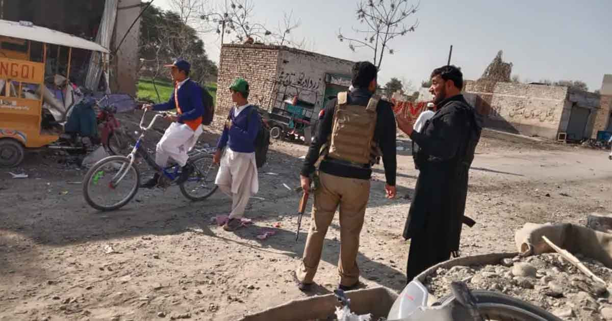 পাকিস্তানে শক্তিশালী বোমা বিস্ফোরণ, শিশুসহ বহু হতাহত