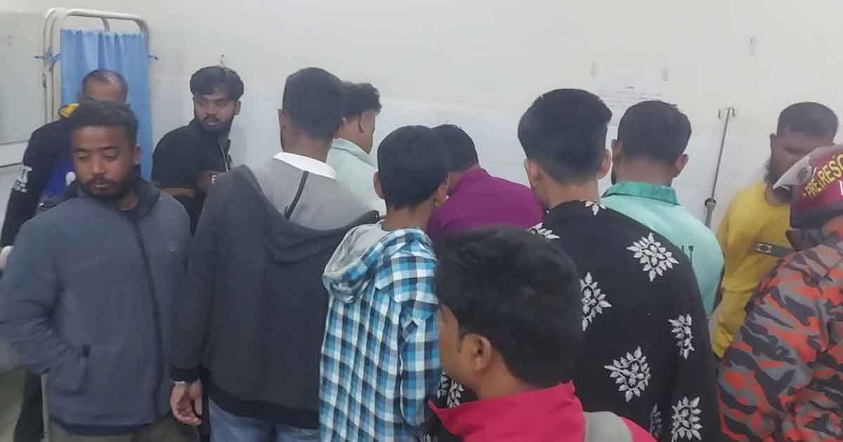 গোপালগঞ্জে বাস-ট্রাক মুখোমুখি সংঘর্ষ, আহত ১৫