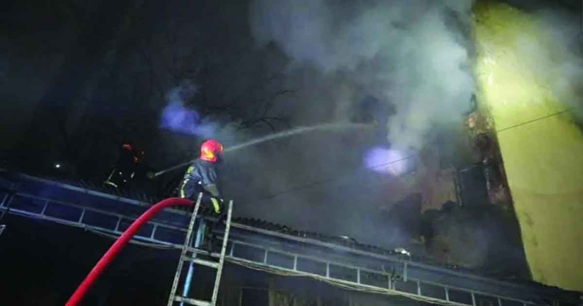 কারওয়ান বাজারের আগুন, দুই ঘণ্টার চেষ্টায় নিয়ন্ত্রণে