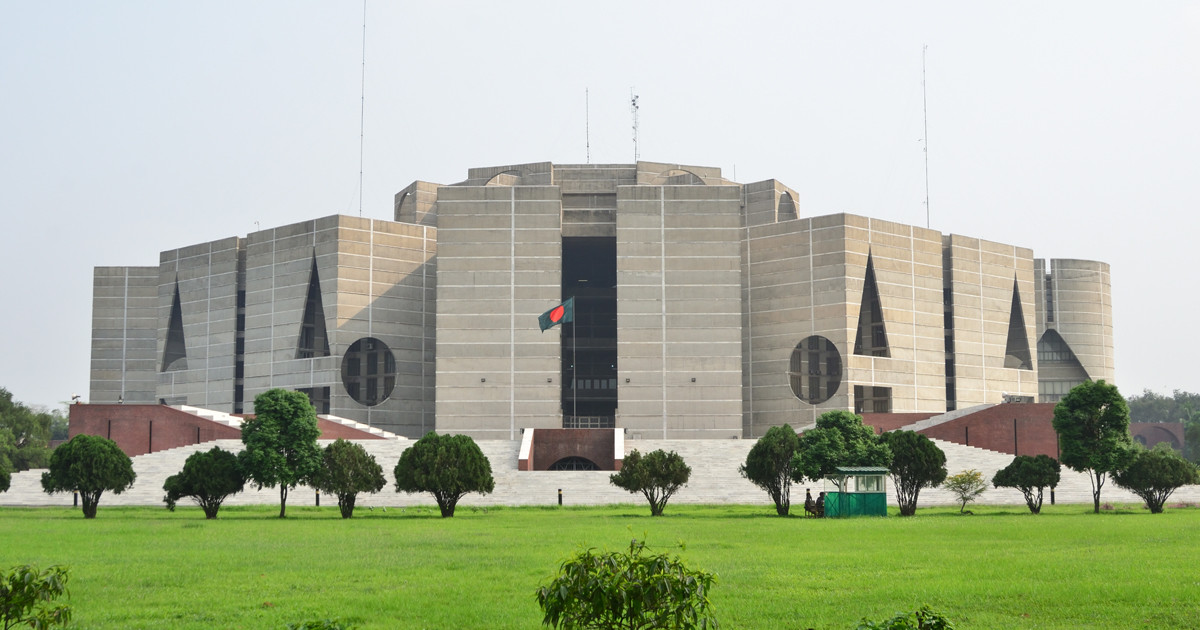 নতুন সরকারের শপথ আজ