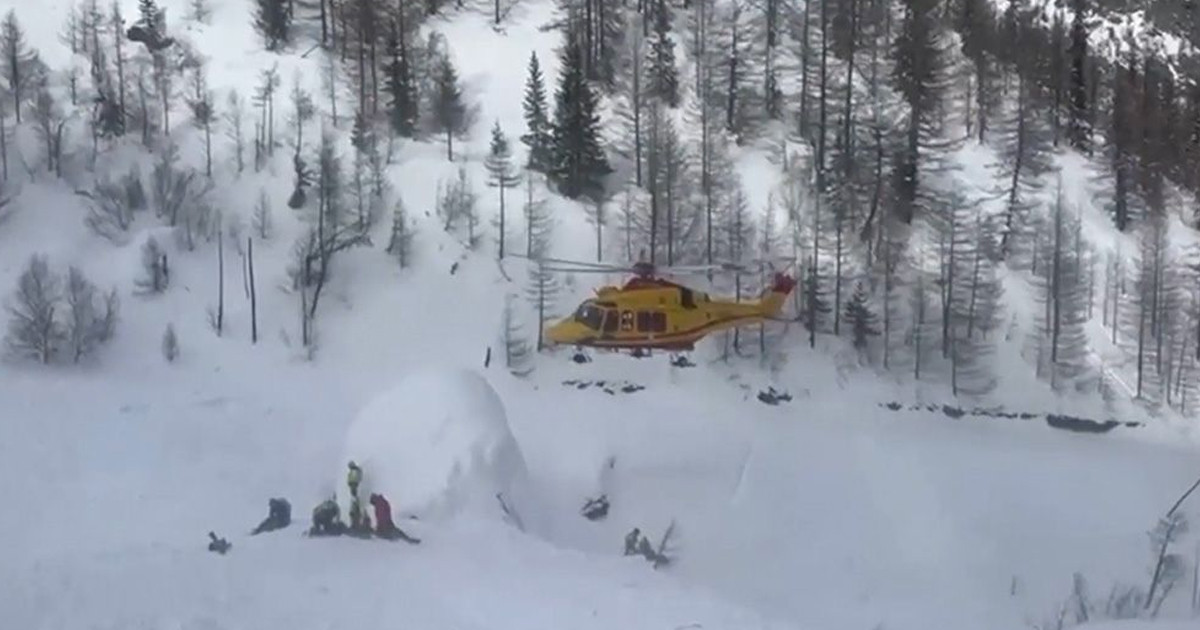ইতালিতে তুষারধসে দুই ফরাসি পর্যটক নিহত