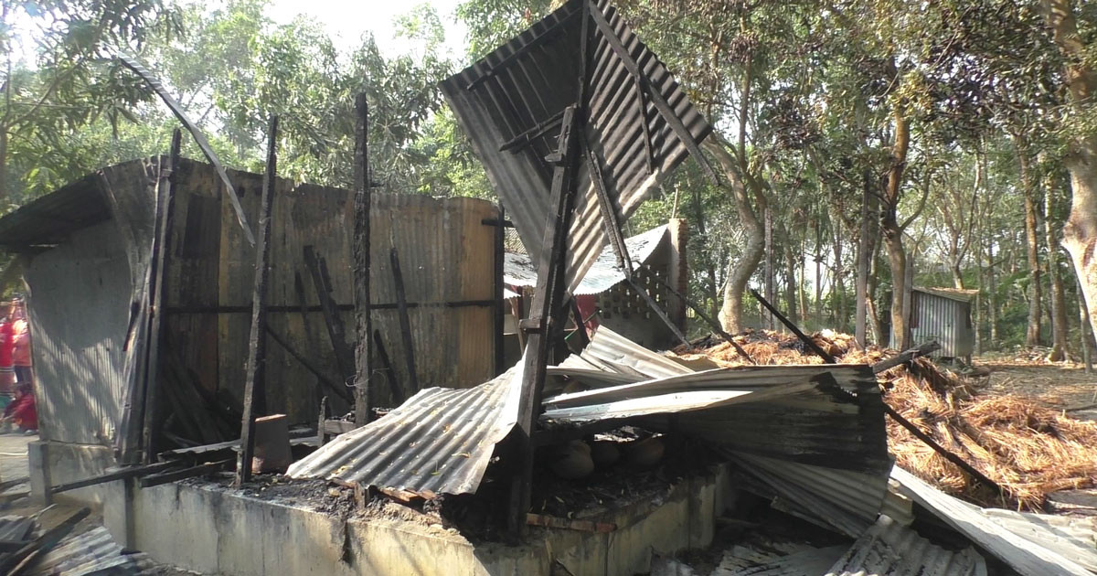 নড়াইলে বিএনপি নেতার বাড়িতে আগুন
