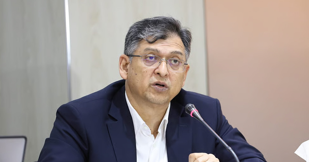 স্বরাষ্ট্র মন্ত্রীর দায়িত্ব পেলেন সালাহউদ্দিন আহমদ