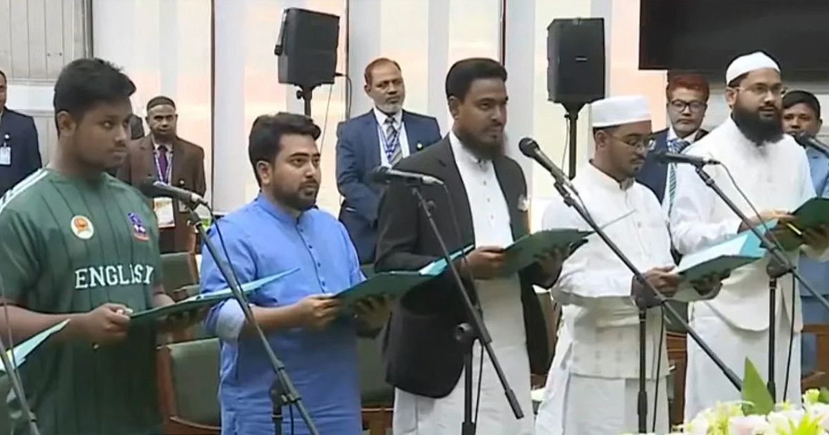 সেই জার্সি পরেই শপথ নিলেন হাসনাত আবদুল্লাহ