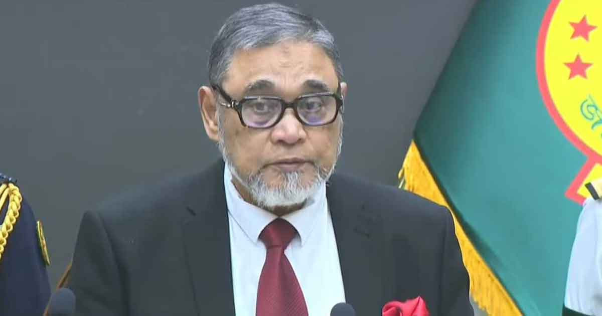 বিভাজনহীন শপথে ইতিহাস: ২৯৬ এমপিকে শপথ পড়ালেন সিইসি