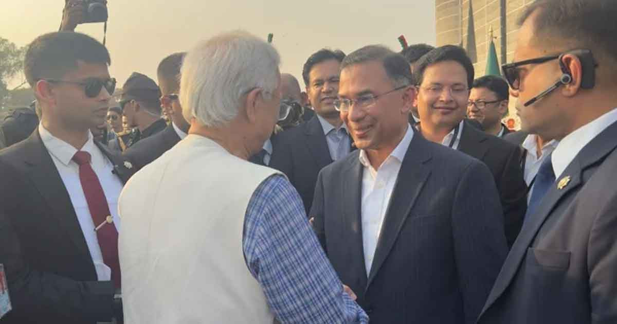 প্রধানমন্ত্রী তারেক রহমানের সঙ্গে ড. ইউনূসের শুভেচ্ছা বিনিময়