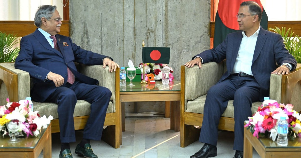 রাষ্ট্রপতির সঙ্গে প্রধানমন্ত্রীর শুভেচ্ছা বিনিময়