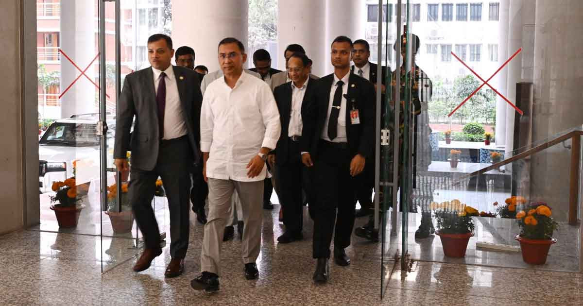 সচিবালয়ে প্রধানমন্ত্রী তারেক রহমান