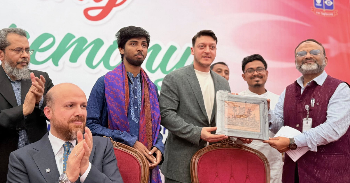 ঢাকা বিশ্ববিদ্যালয়ে বিলাল এরদোয়ান ও মেসুত ওজিলকে উষ্ণ অভ্যর্থনা