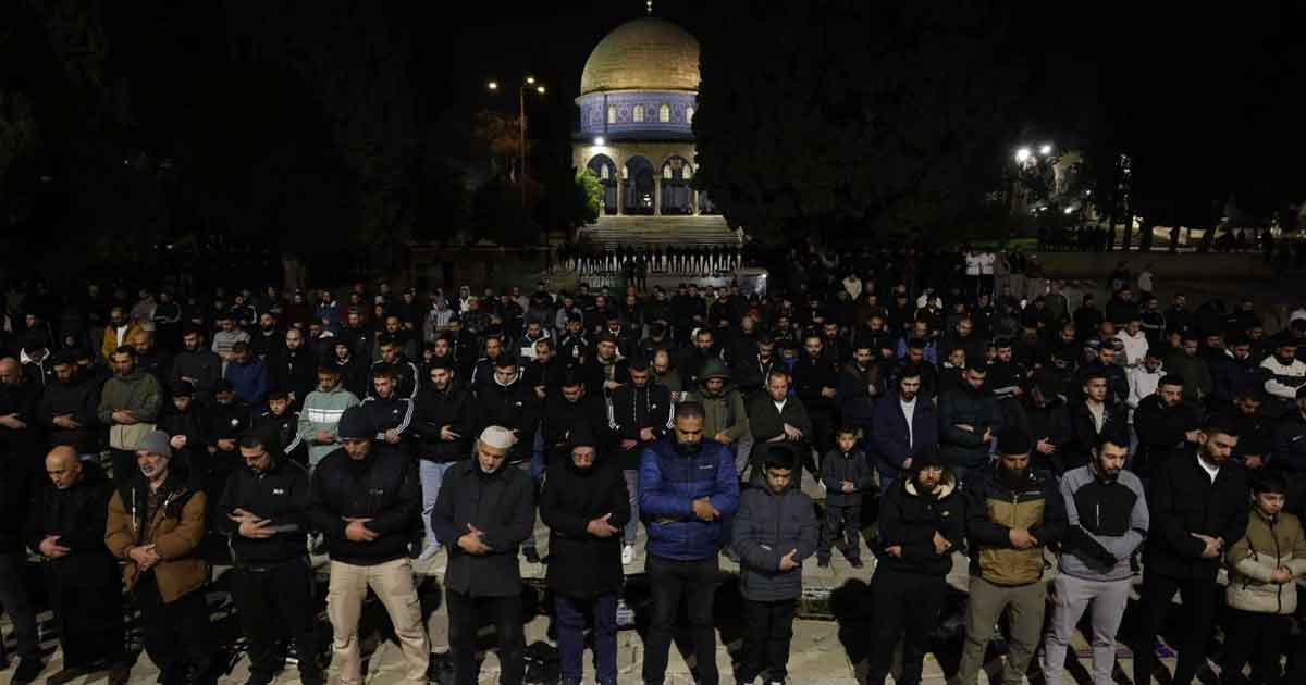 সব বাধা ডিঙিয়ে একত্রিত মুসলিমরা, আল-আকসায় প্রথম তারাবিহ সম্পন্ন