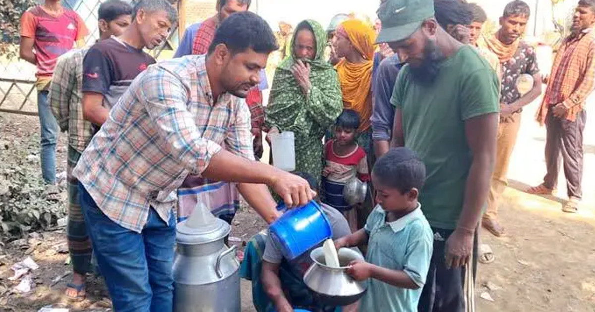রমজান উপলক্ষে ১০ টাকা লিটারে বিক্রি হচ্ছে দুধ