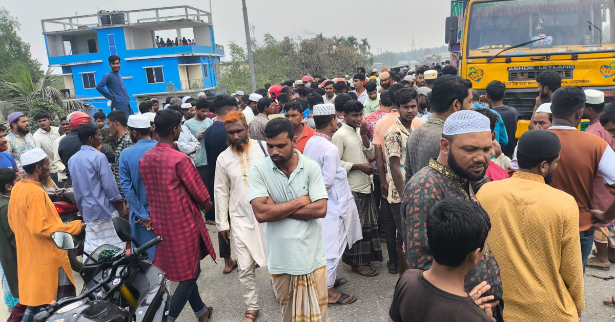 ট্রাকচাপায় মোটরসাইকেল আরোহী বাবা-ছেলে নিহত