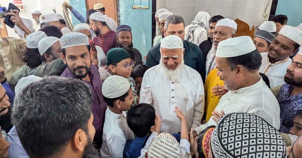 ঢাকা-১৫ আসনের এমপি হিসেবে প্রথম জুমা আদায় করলেন ডা. শফিকুর রহমান