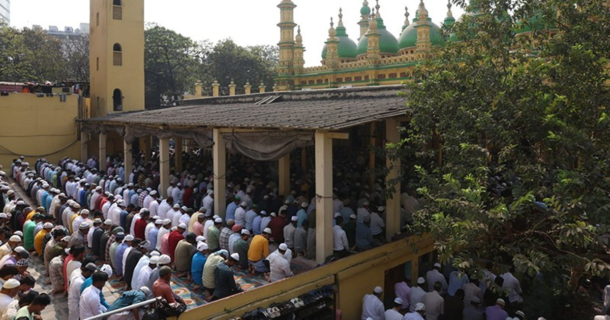 রমজানের প্রথম জুমায় কলকাতাসহ প্রস্তাবিত বাবরি মসজিদে মুসল্লিদের ঢল