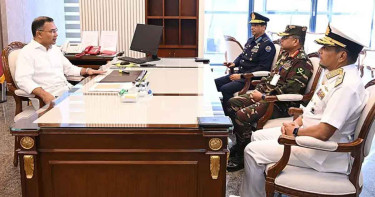 প্রধানমন্ত্রীর সঙ্গে তিন বাহিনী প্রধানের সাক্ষাৎ