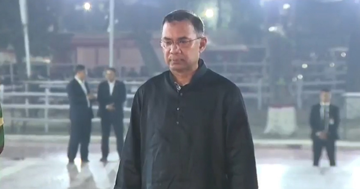 একুশের প্রথম প্রহরে ভাষা শহীদদের প্রতি প্রধানমন্ত্রীর শ্রদ্ধা