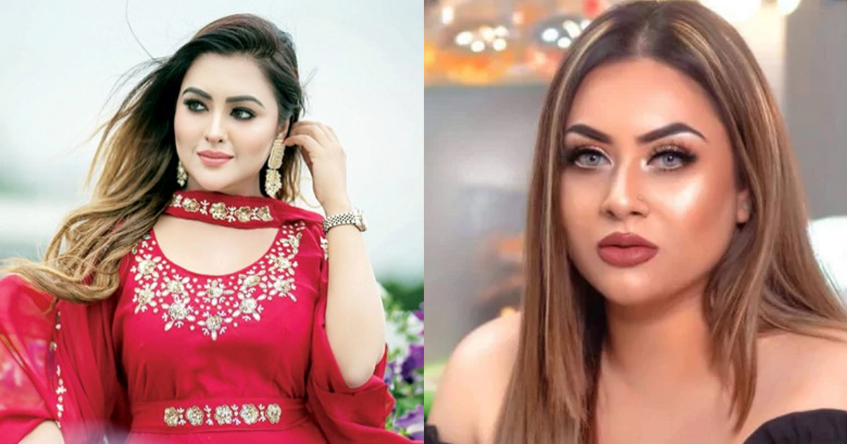 ওমরাহ করতে সৌদিতে তানহা তাসনিয়া ও নদী খন্দকার