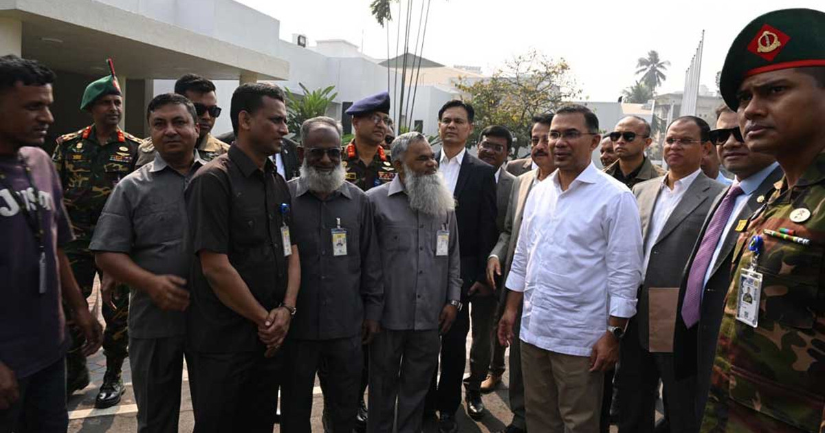 প্রধানমন্ত্রী কার্যালয়ের পুরনো কর্মচারীদের ডেকে কথা বললেন তারেক রহমান