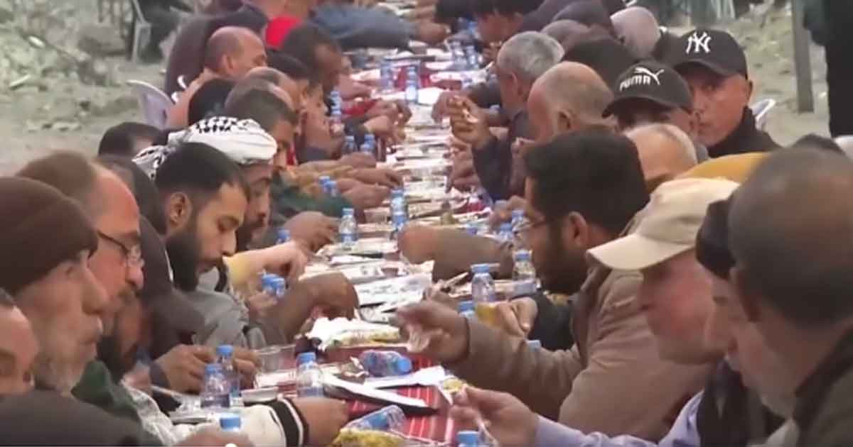 ধ্বংসস্তূপের মাঝেও রমজান পালন গাজাবাসীর