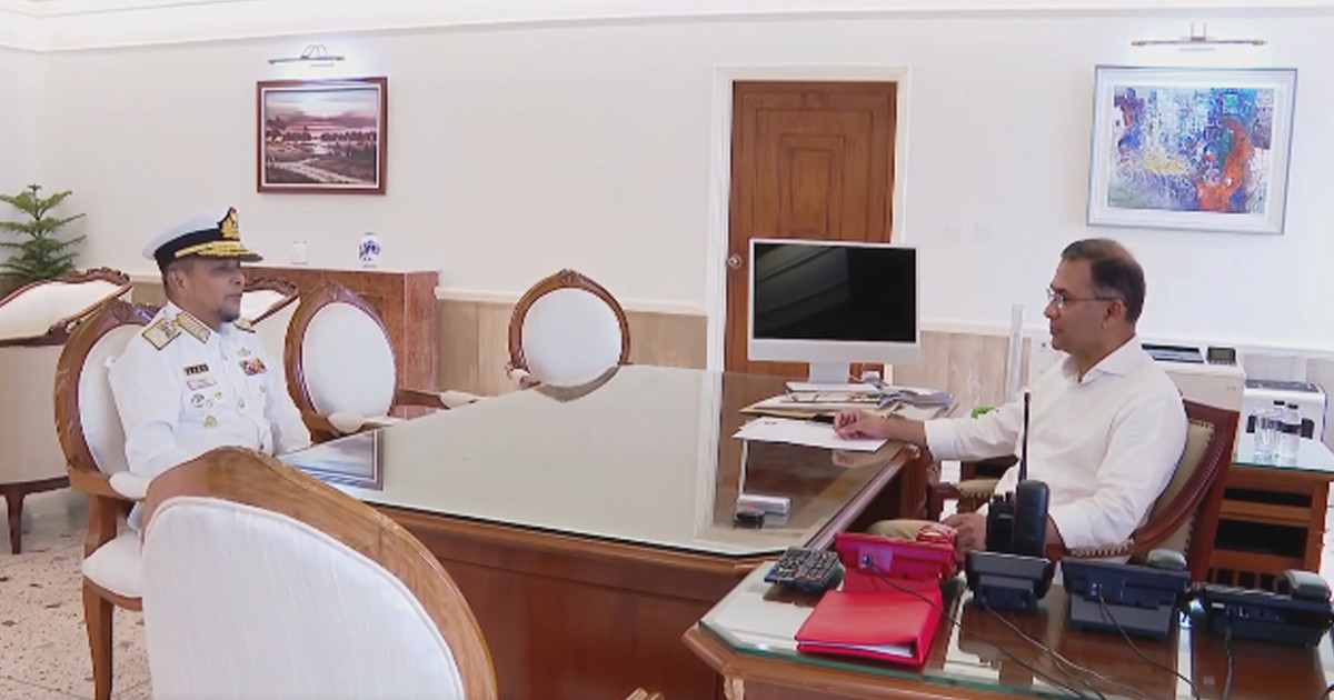 প্রধানমন্ত্রীর সঙ্গে নৌবাহিনী প্রধানের সৌজন্য সাক্ষাৎ