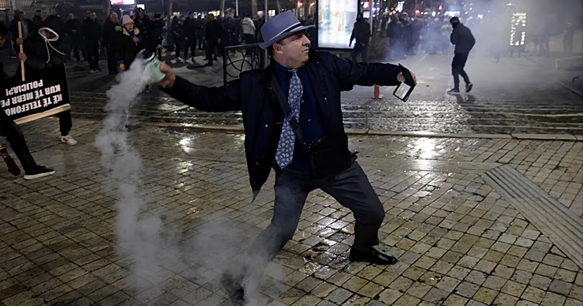 সরকারবিরোধী বিক্ষোভে উত্তাল ইউরোপের একটি দেশ