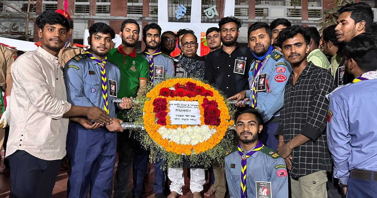 কেন্দ্রীয় শহীদ মিনারে বসুন্ধরা শুভসংঘ ঢাকা কলেজ শাখার শ্রদ্ধাঞ্জলি