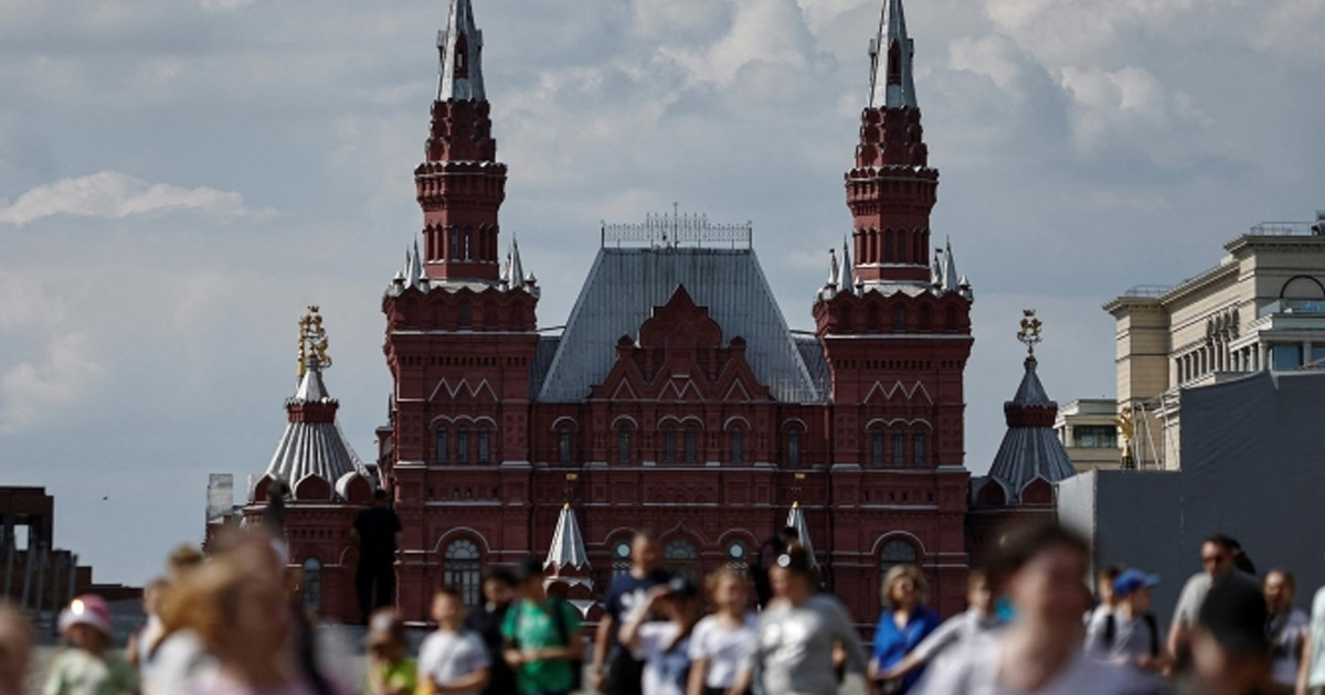 সাইবেরিয়ার বৈকাল হ্রদে বাস ডুবে ৮ চীনা পর্যটকের মৃত্যু