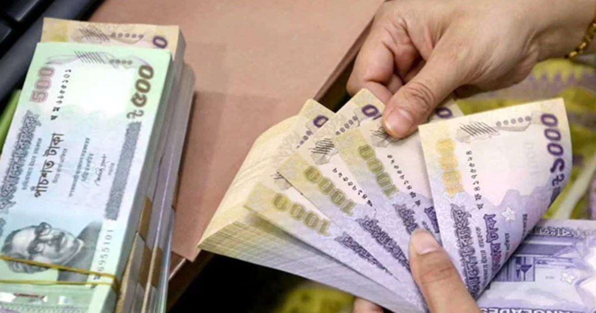 ক্ষতিপূরণের অর্থ দিয়ে ইফতার সামগ্রী বিতরণ