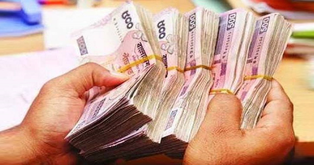 ক্ষতিপূরণের অর্থ দিয়ে ইফতার সামগ্রী বিতরণ