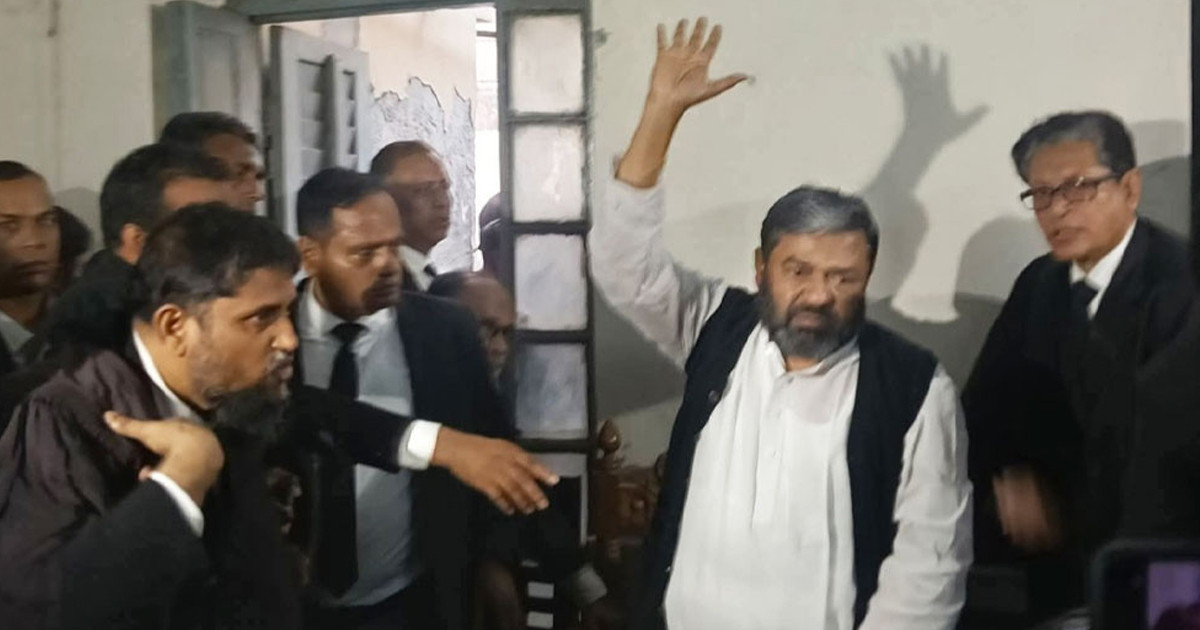 আত্মসমর্পণের পর জামিন পেলেন ইউনুস