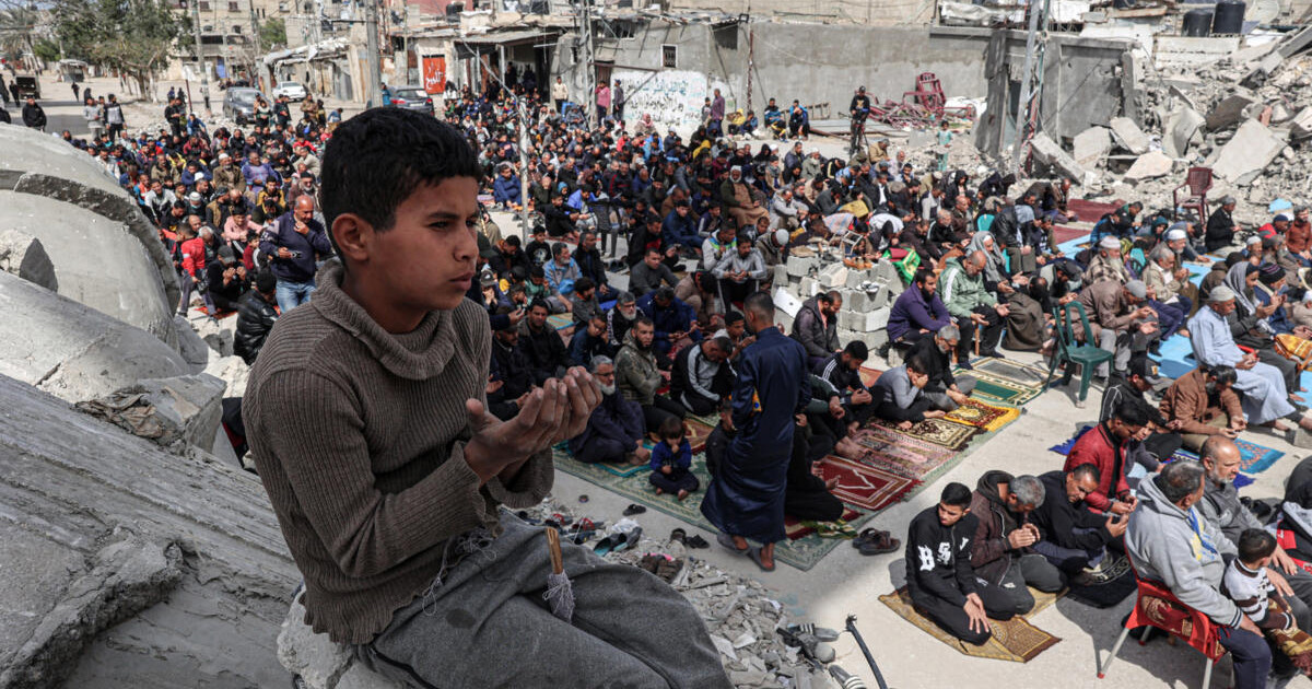 হারানো পরিবারের স্মৃতিতে আরও এক করুন রমজান গাজাবাসীর