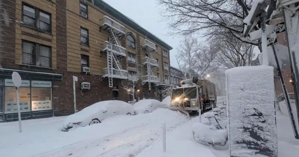 তুষারঝড়ে বিপর্যস্ত যুক্তরাষ্ট্র, বাতিল ৫ হাজারের বেশি ফ্লাইট