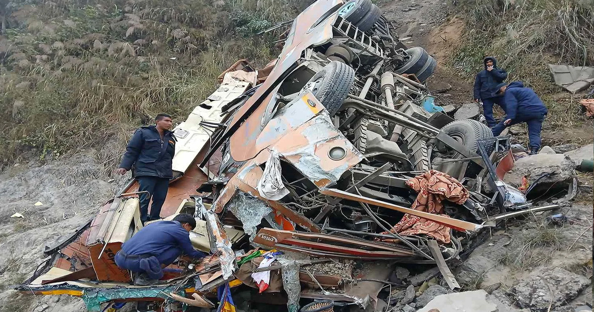 নেপালে পর্যটকবাহী বাস দুর্ঘটনায় বহু হতাহত