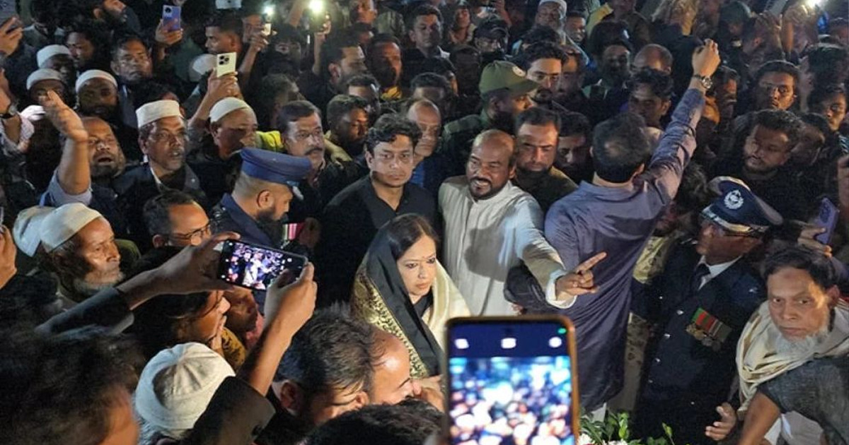 এবার রুমিন ফারহানার কর্মীদের নামে মামলা