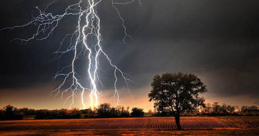 আজ চার বিভাগে বজ্রবৃষ্টির আভাস