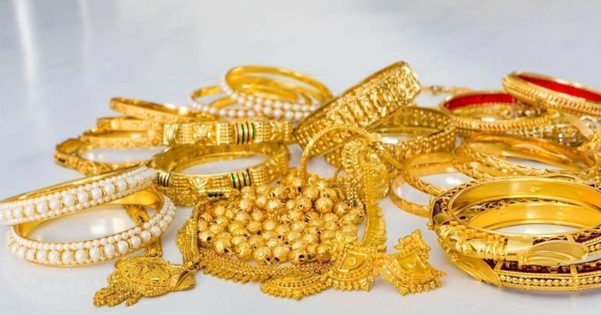 উত্থান-পতনের মধ্যে আজ ভরিতে কত দামে বিক্রি হচ্ছে স্বর্ণ?