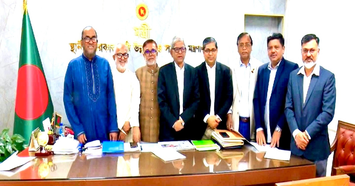 স্থানীয় সরকার মন্ত্রণালয়ে ছয় সিটি করপোরেশনের নবনিযুক্ত প্রশাসকদের দায়িত্ব গ্রহণ