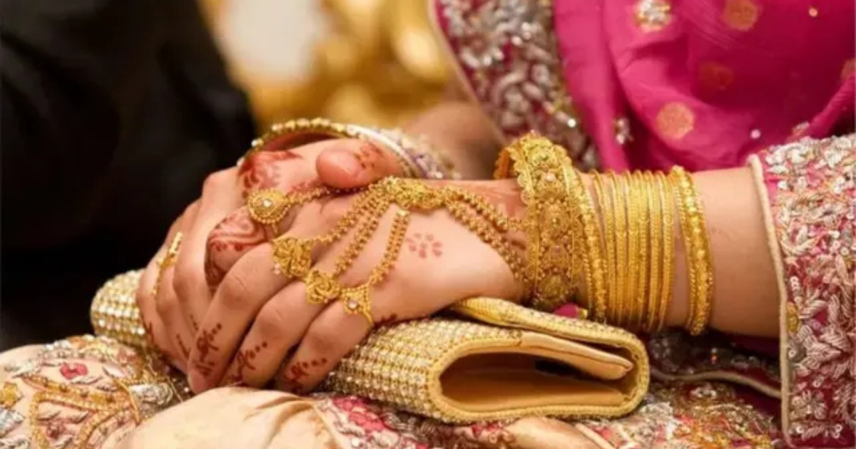 দেশে আজ ভরিতে কত দামে বিক্রি হচ্ছে স্বর্ণ?