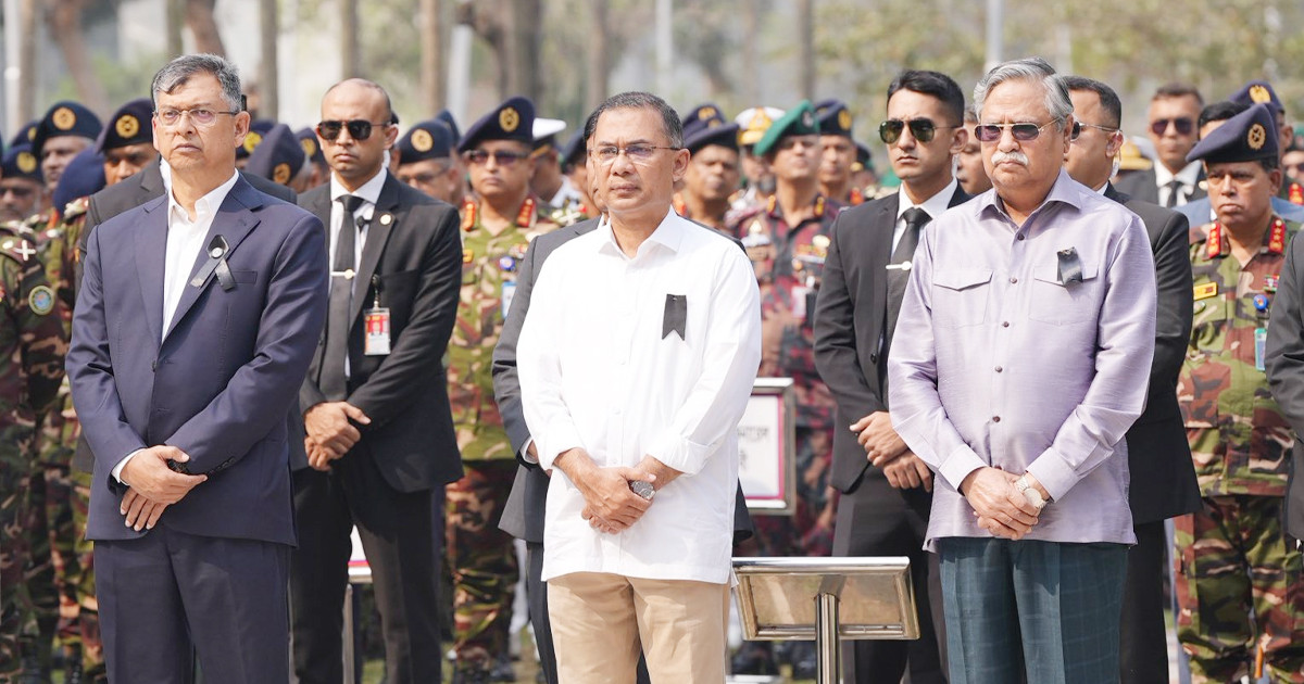 বনানীতে সামরিক কবরস্থানে রাষ্ট্রপতি ও প্রধানমন্ত্রীর শ্রদ্ধা