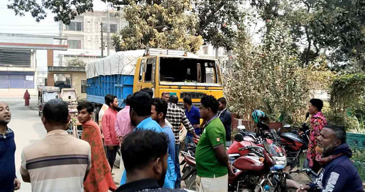 দিনাজপুরে সড়কে ঝরল দুই প্রাণ