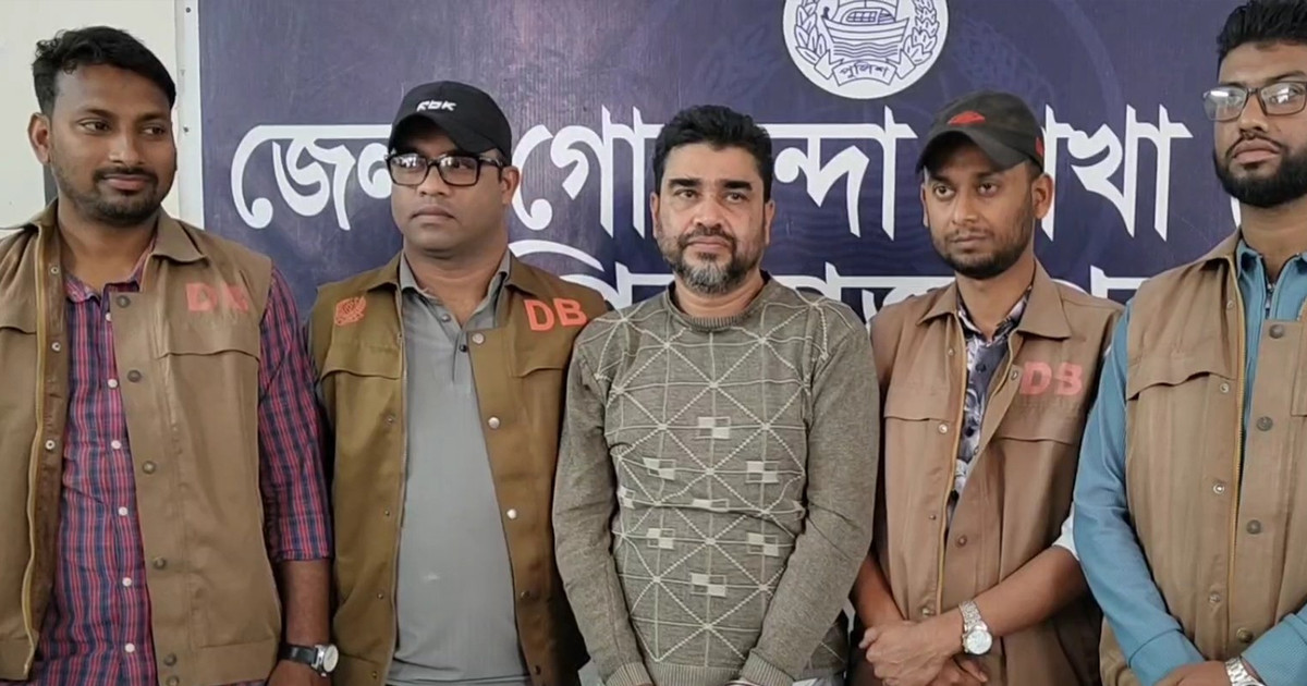 পিরোজপুরে বিদেশি পিস্তলসহ গ্রেপ্তার ১