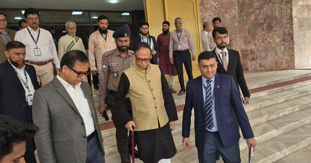 সরানোর খবরে কেন্দ্রীয় ব্যাংক ছেড়ে যান গভর্নর আহসান এইচ মনসুর