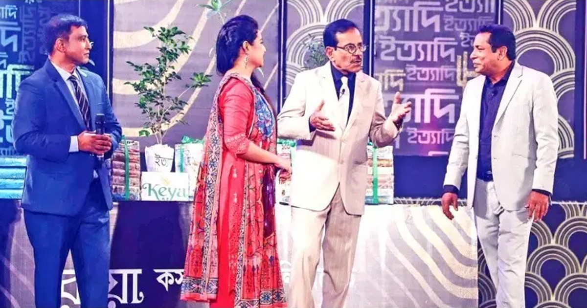 ইত্যাদিতে দর্শক সামলাতে গিয়ে ঘাম ঝরালেন মোশাররফ করিম