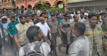 আদালত কক্ষে ভাঙচুর: বরিশালের আইনজীবী সমিতির সভাপতি গ্রেপ্তার