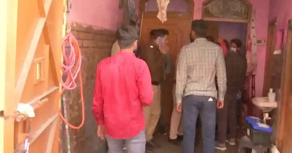 ছেলে সন্তান না হওয়ায় অন্তঃসত্ত্বা স্ত্রী ও ৩ কন্যাশিশুকে নৃশংসভাবে হত্যা